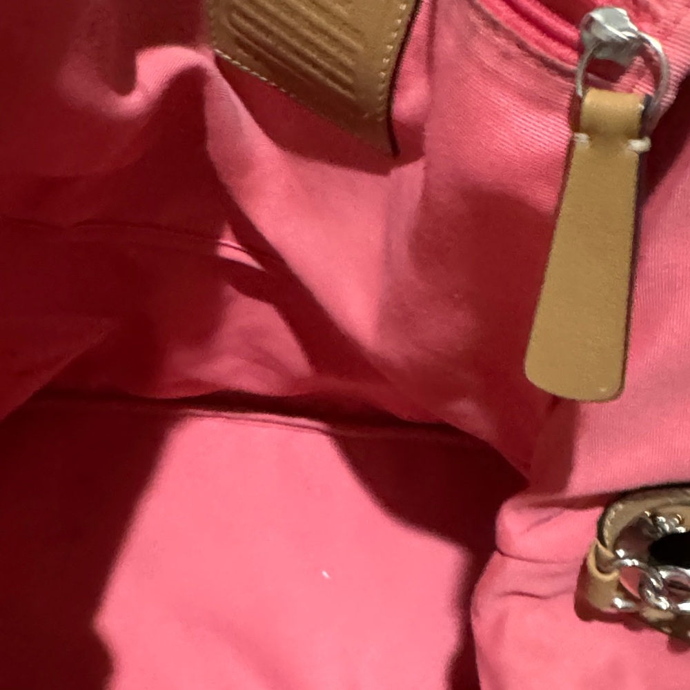 Elegant Tan Leather Tote Bag - Picture 4 of 6